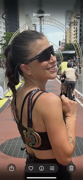 Cliente usando óculos 14