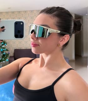 Cliente usando óculos 21