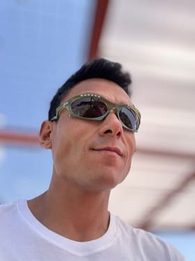 Cliente usando óculos 23